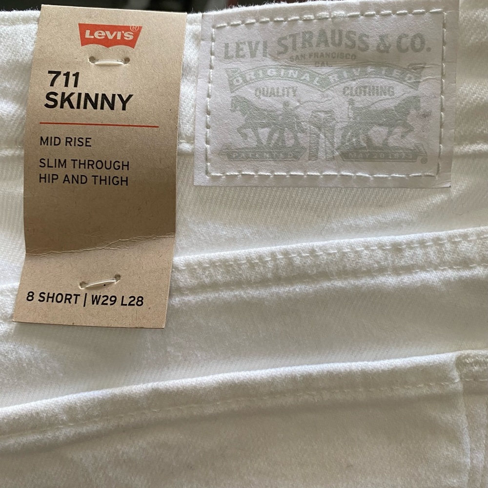 NWT Levi’s White Skinny Cropped Jeans. Size 29/8 - Picture 10 of 10